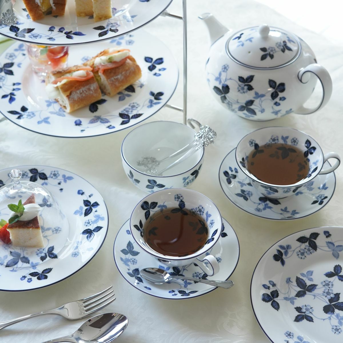 ウェッジウッド（Wedgwood） ストロベリーインクブルー ティーポット 1200ml