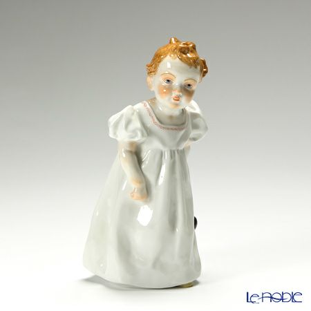 マイセン（Meissen） ヘンチェルの子供シリーズ 900100／73375 左手に人形を持つ女の子