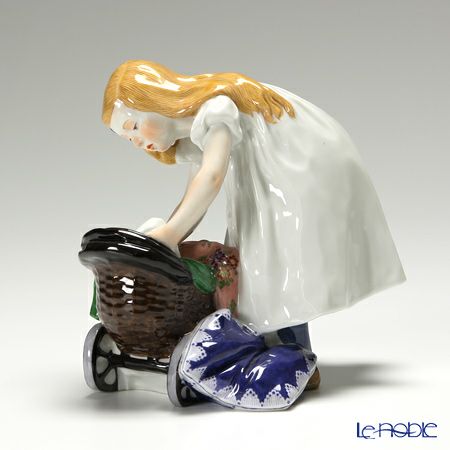 マイセン（Meissen） ヘンチェルの子供シリーズ 900300／73370 少女と乳母車