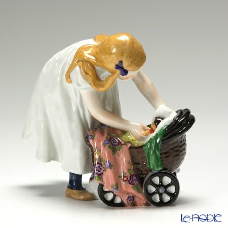 マイセン（Meissen） ヘンチェルの子供シリーズ 900300／73370 少女と乳母車