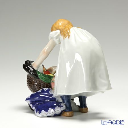 マイセン（Meissen） ヘンチェルの子供シリーズ 900300／73370 少女と乳母車