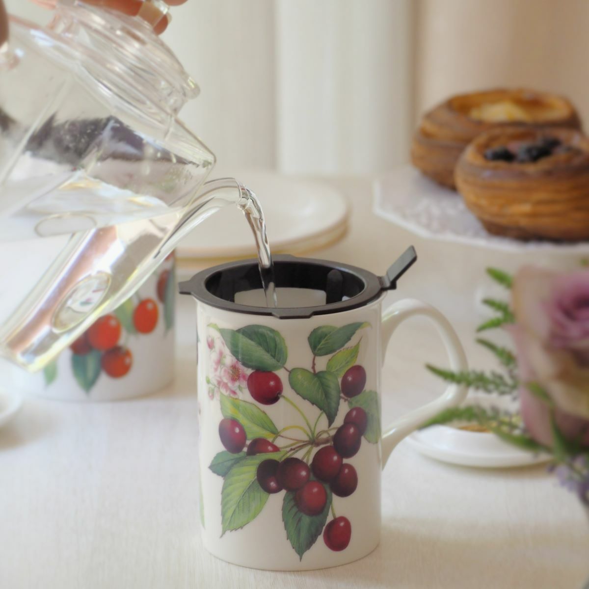 ロイカーカム チェリー レッド こし器付ビーカー 320ml