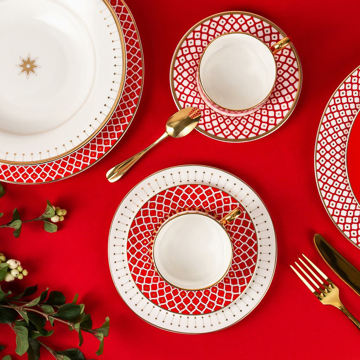 ロシア食器 インペリアル・ポーセリン スカーレット プレート 27cm ホワイト