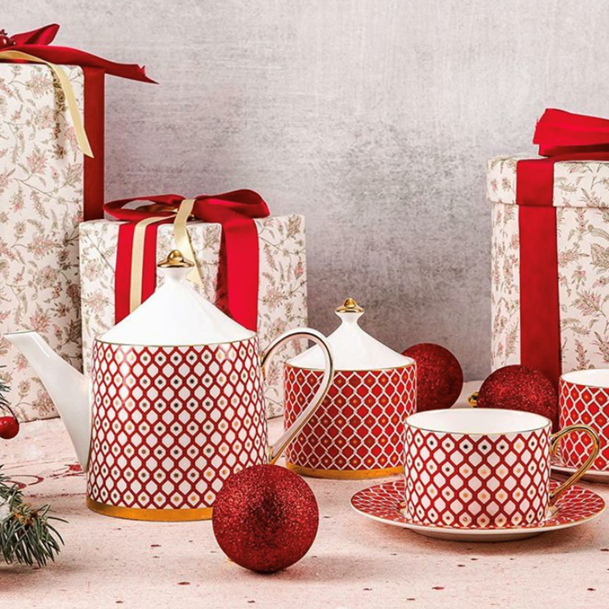 ロシア食器 インペリアル・ポーセリン スカーレット ティーカップ＆ソーサー 250ml レッド