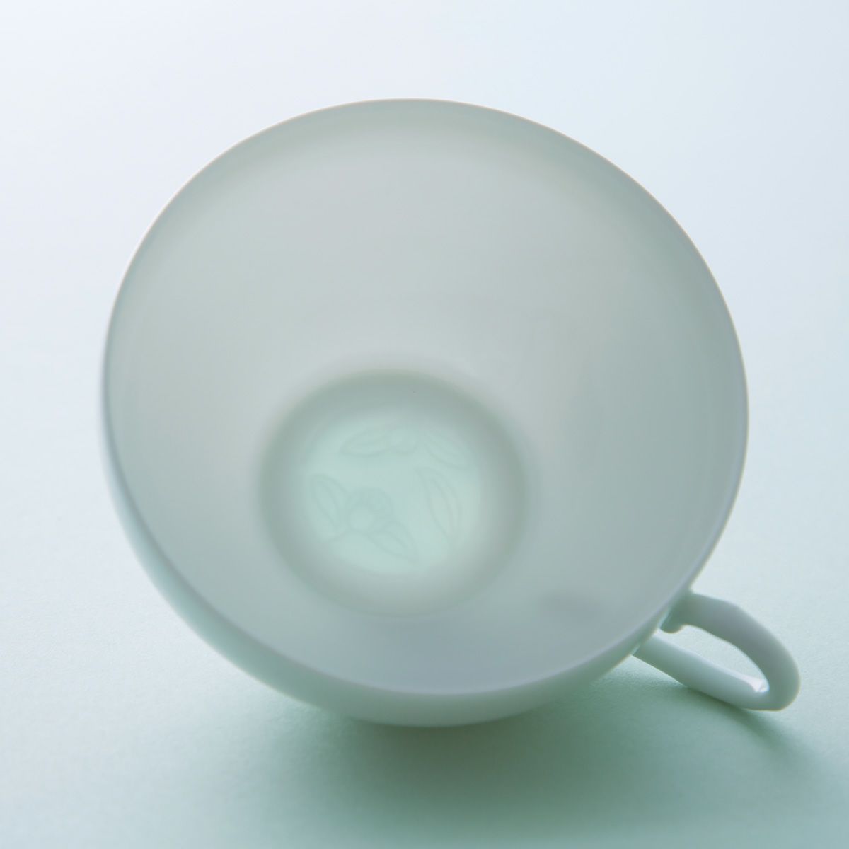 西川貞三郎商店 NISHIKAWA JAPAN KATA エッグシェル／卵殻手（らんかくで） ティーカップ＆ソーサー 花雲 ピンク 220ml NJ07-005