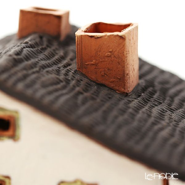 北欧リトアニア製陶器 ミデーネ MIDENE ミニチュアハウス 煙突＆香台付 オーストリア セイントウォルフガングの家 7cm A237AR