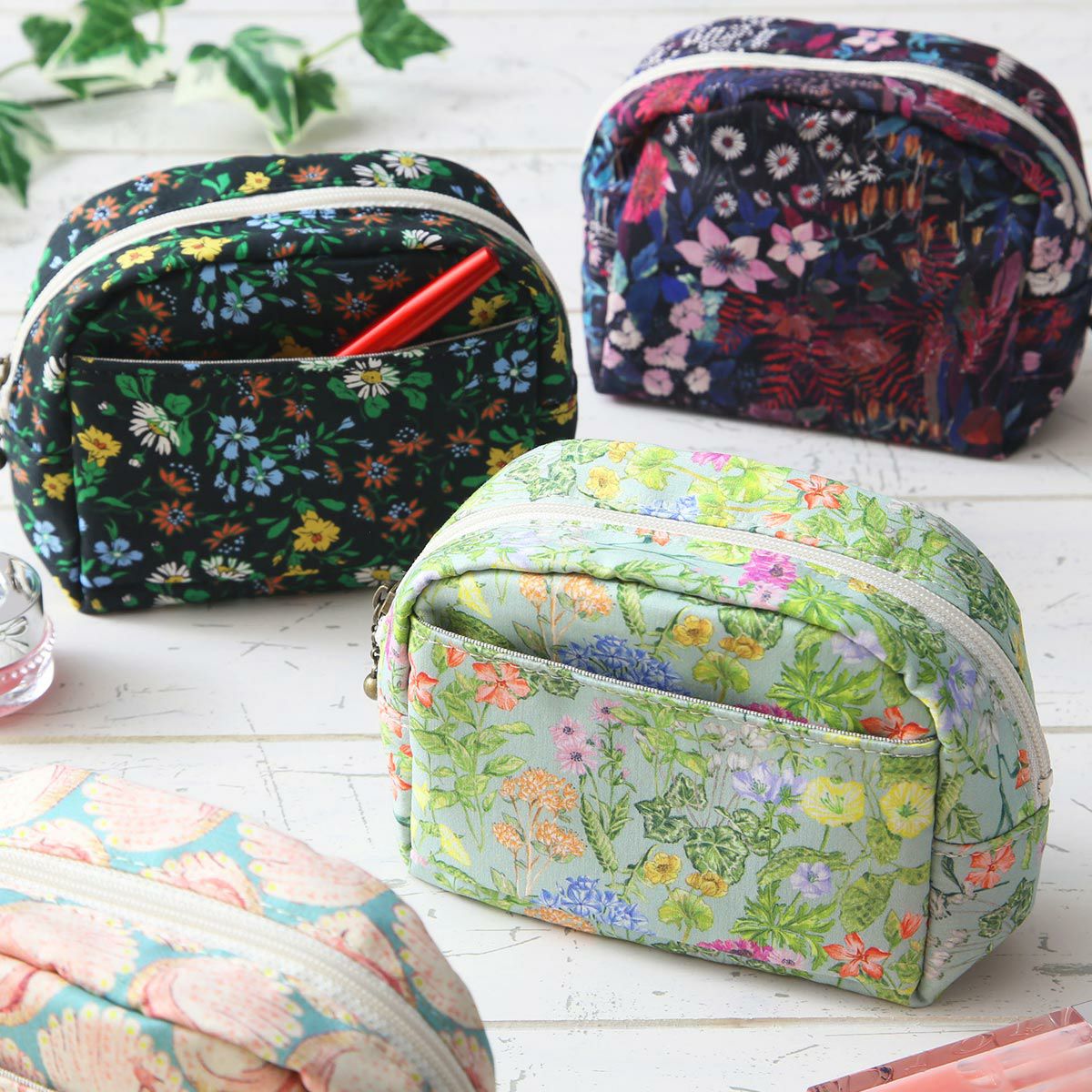 リバティプリント（LIBERTY PRINT）を使用したミニポーチ コンサバトリーフルーツ イエロー 11×4×10cm 日本製