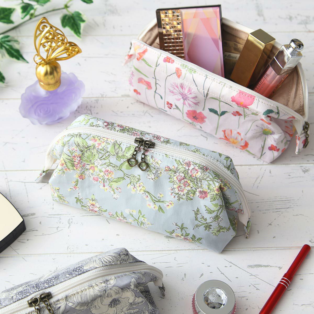 リバティプリント（LIBERTY PRINT）を使用したワイヤーポーチ シックスティ パープル 24×8×11cm 日本製