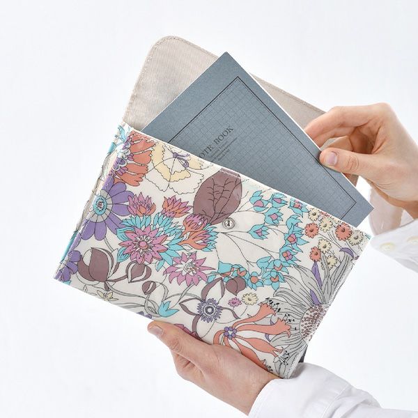 リバティプリント（LIBERTY PRINT）を使用したマルチケース02 シックスティ グリーン 21×15×2cm 日本製