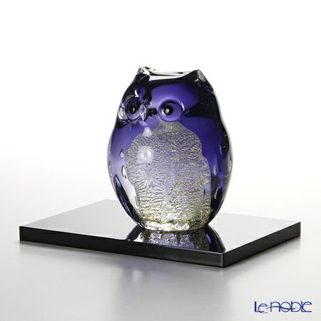 津軽びいどろ 親ふくろう F-62123 スミレ金 木製台座付 10.5cm