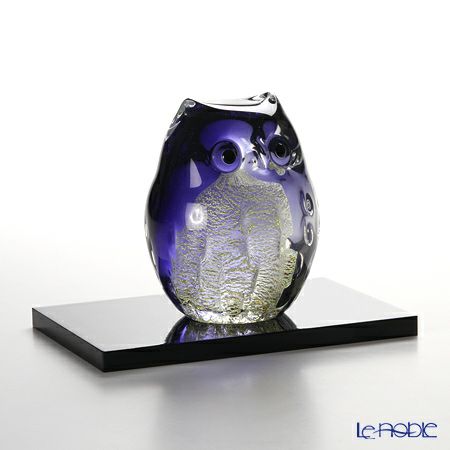 津軽びいどろ 親ふくろう F-62123 スミレ金 木製台座付 10.5cm