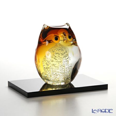 津軽びいどろ 親ふくろう F-62124 アンバー 金 木製台座付 10.5cm