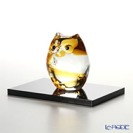 津軽びいどろ 子ふくろう F-62127 アンバー 木製台座付 9.5cm