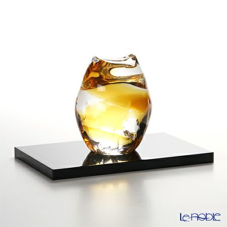 津軽びいどろ 子ふくろう F-62127 アンバー 木製台座付 9.5cm