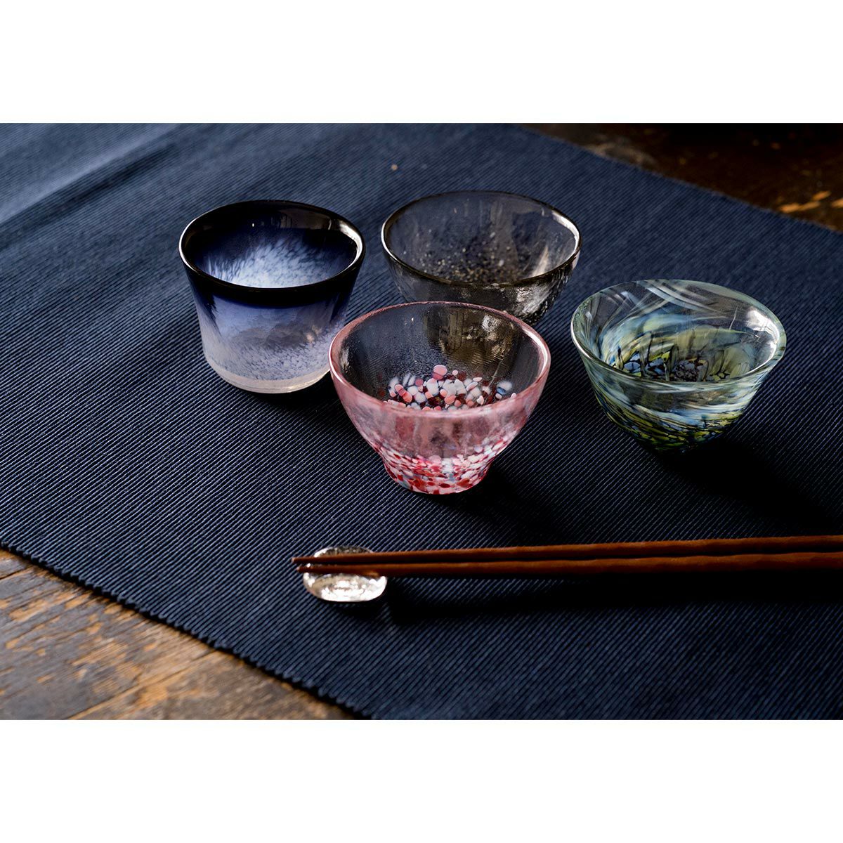 津軽びいどろ あおもりの肴 盃（酒器）セット FS-71593 4点揃え（真鯛・鮪・鯖・鮃）
