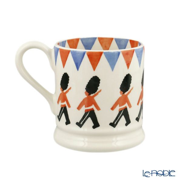 エマ・ブリッジウォーター TROOPING THE COLOUR マグカップ 340ml 24AW