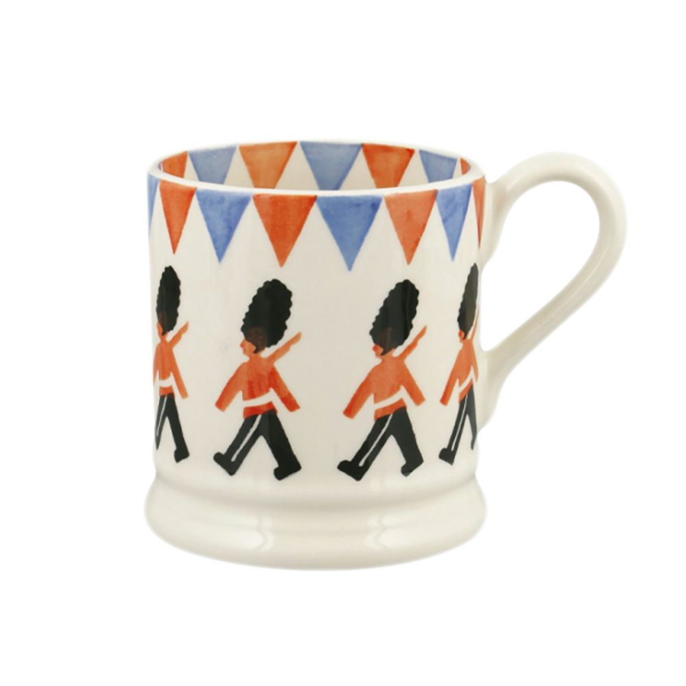 エマ・ブリッジウォーター TROOPING THE COLOUR マグカップ 340ml 24AW