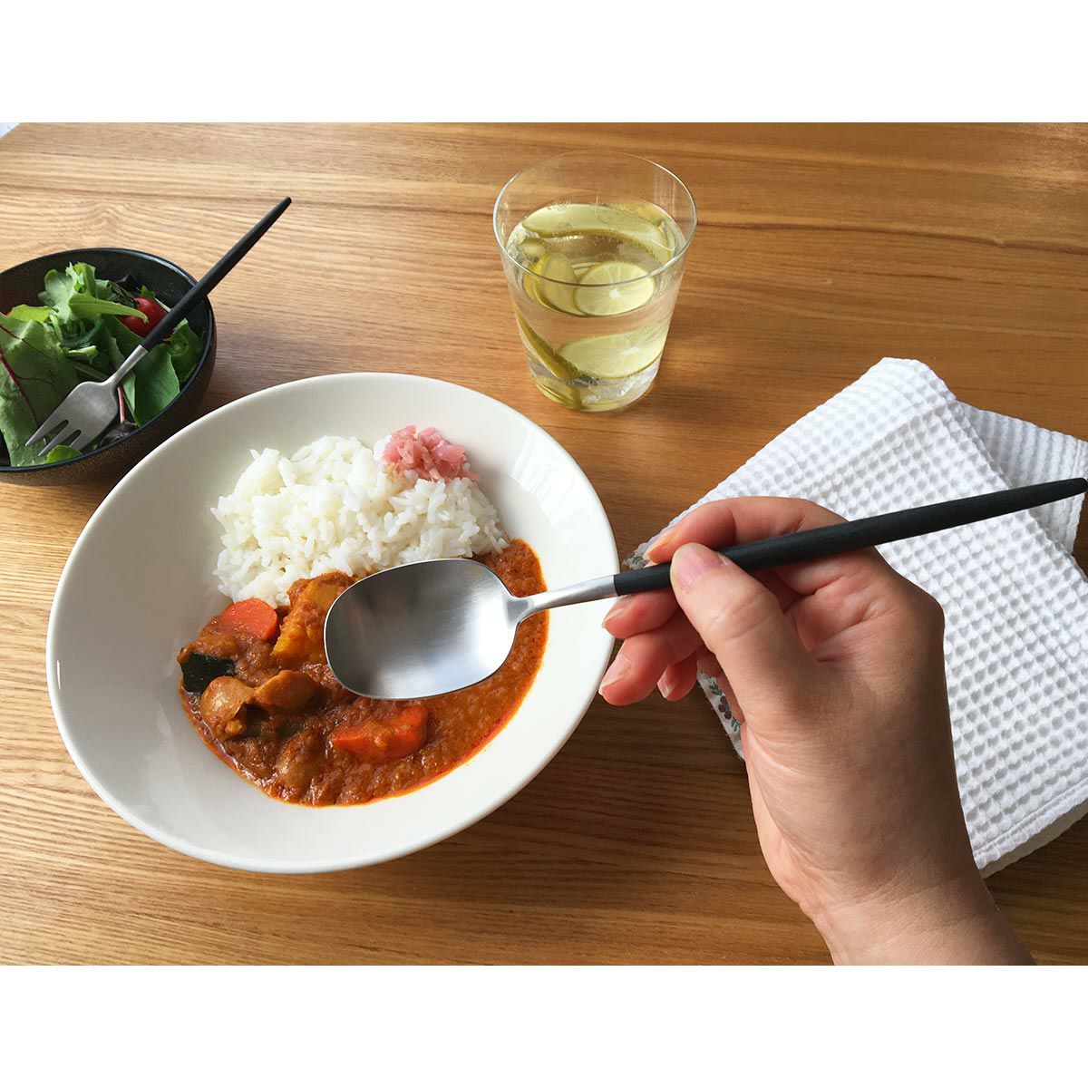 クチポール ナウ NAU ブラック／シルバー デザートスプーン 18.3cm マット仕上げ