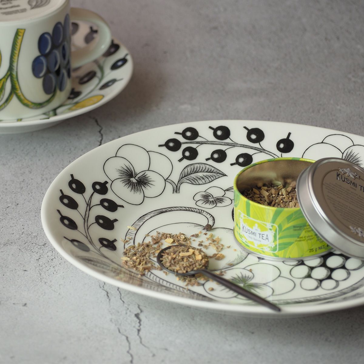 アラビア（ARABIA） パラティッシ ブラック オーバルプレート 25cm