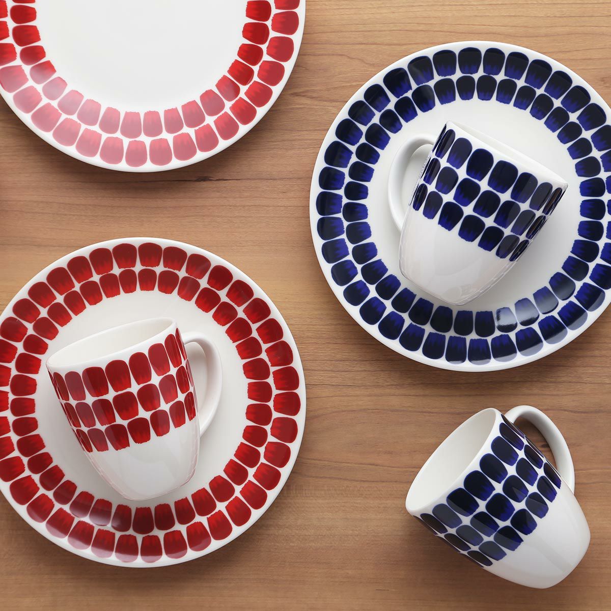 アラビア（ARABIA） 24h トゥオキオ TUOKIO レッド プレート 20cm 1055226