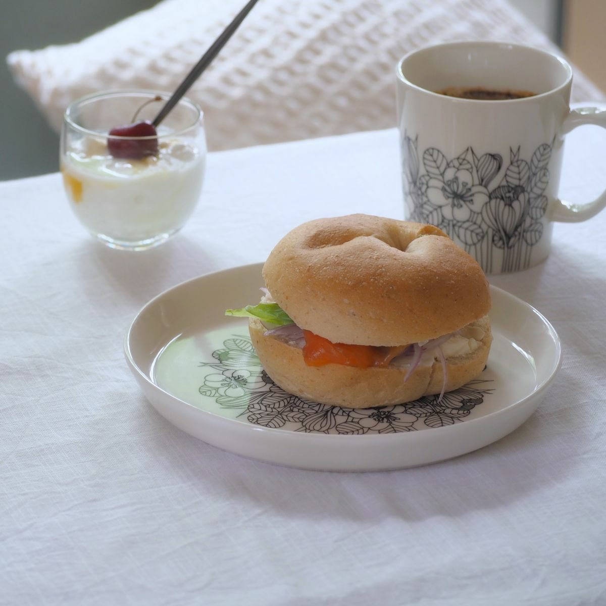 アラビア（ARABIA）クロッカス マグカップ 300ml ブラック 1062354