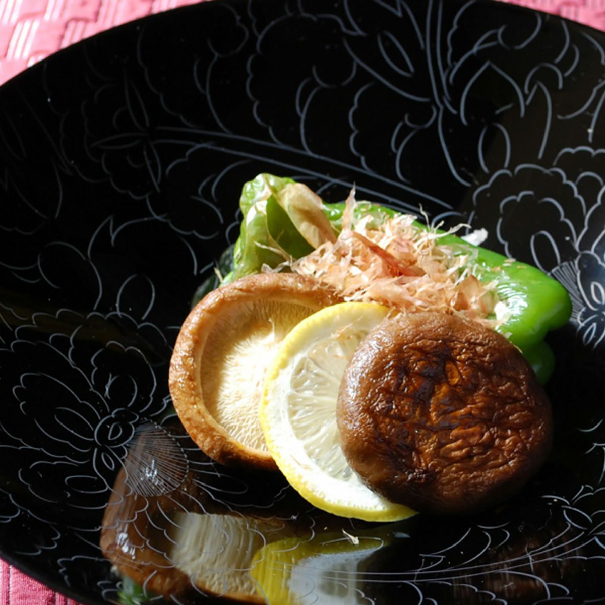 井助 漆器 ボウル 牡丹彫 大鉢 黒／白 木紛加工品／漆塗り 24×H5cm MA-668