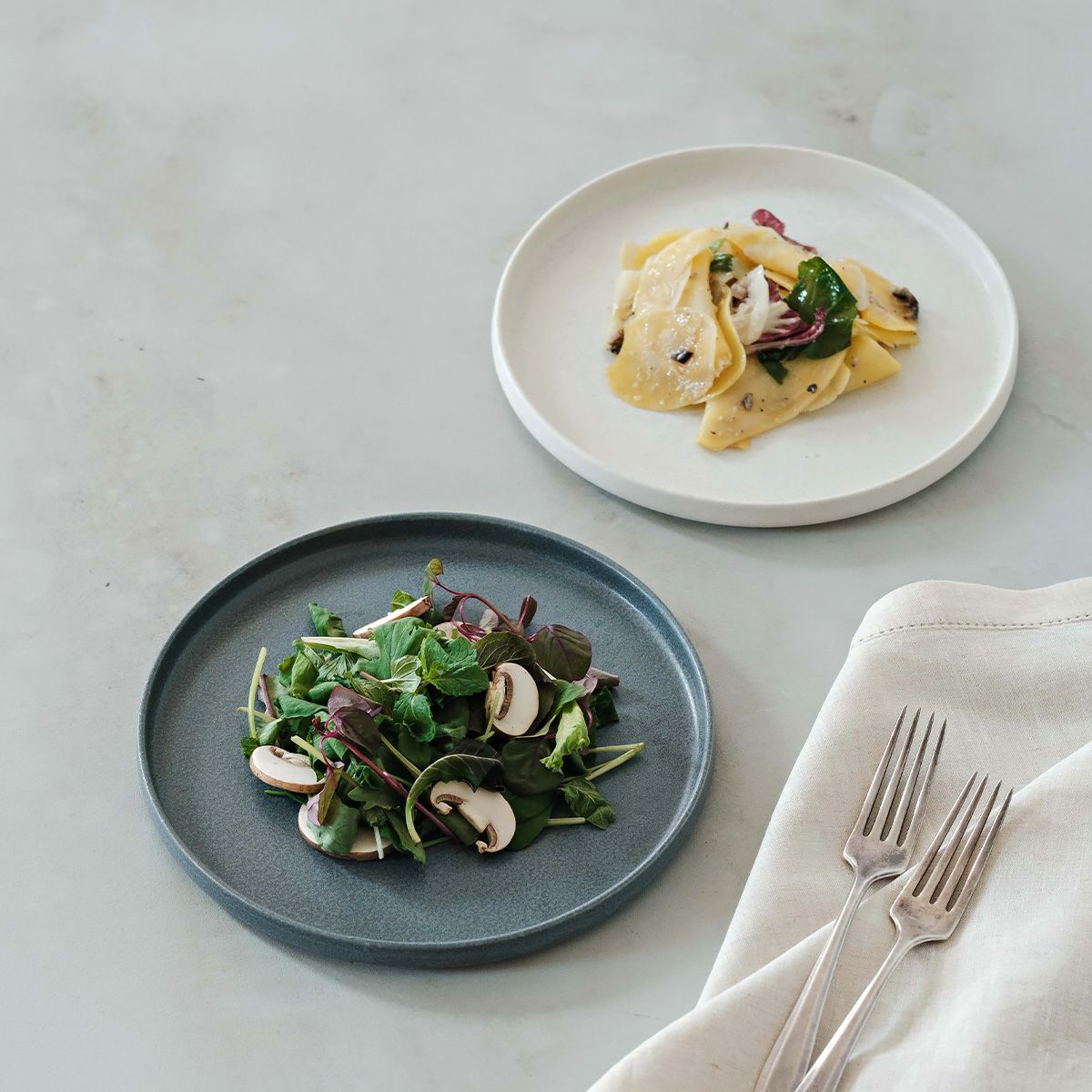 きほんのうつわ 切立プレート（高台付き） 白 21cm 滝呂焼 ※原料の一部にリサイクル土を利用