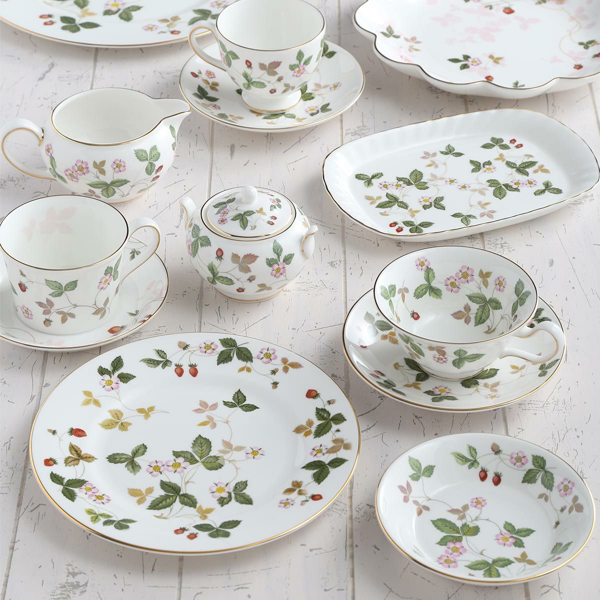 ウェッジウッド（Wedgwood） ワイルドストロベリー サラダソーサー 16cm ペア