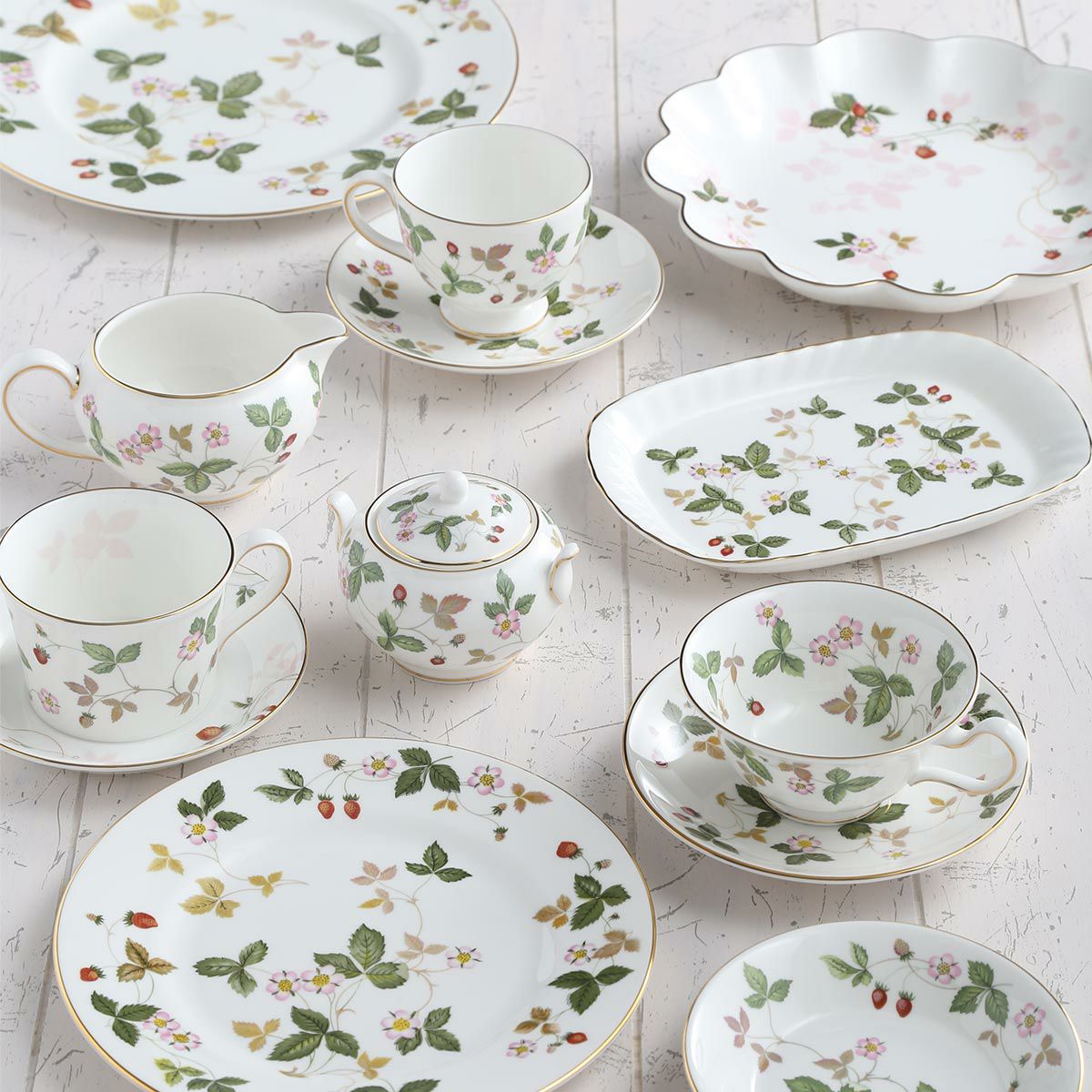 ウェッジウッド（Wedgwood） ワイルドストロベリー ティーカップ＆ソーサー（リー）200ml ペア