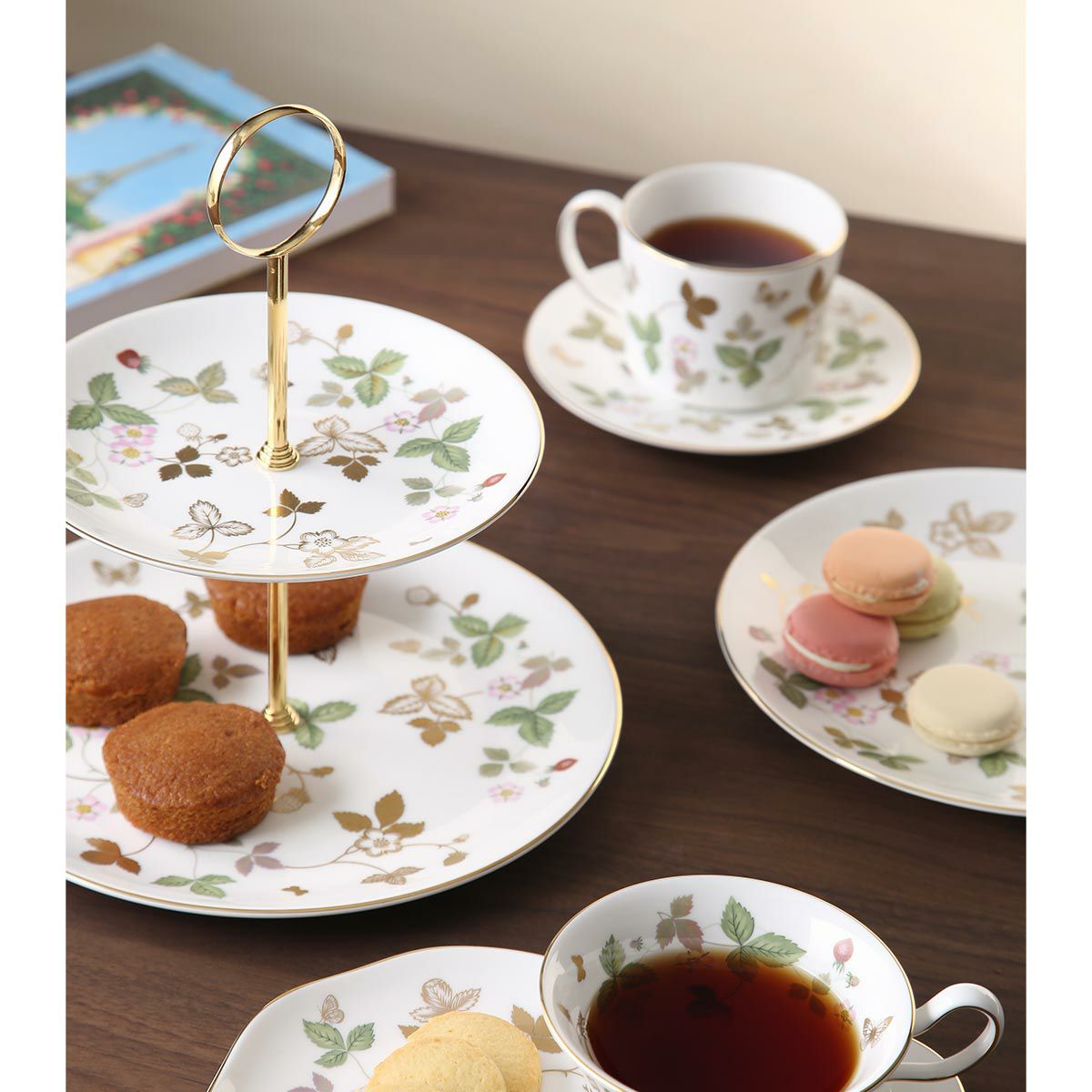 ウェッジウッド（Wedgwood） ワイルドストロベリー ティーカップ＆ソーサー（デルフィ） 200ml ペア