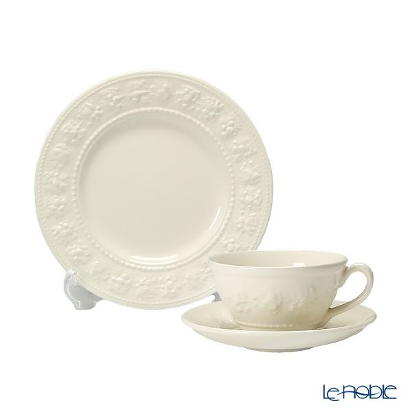 ウェッジウッド（Wedgwood） フェスティビティ アイボリー トリオセット