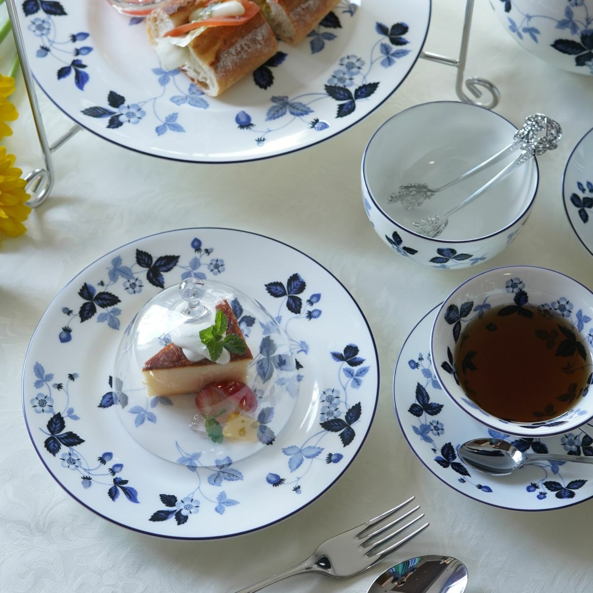 ウェッジウッド（Wedgwood） ストロベリーインクブルー トリオセット ピオニー