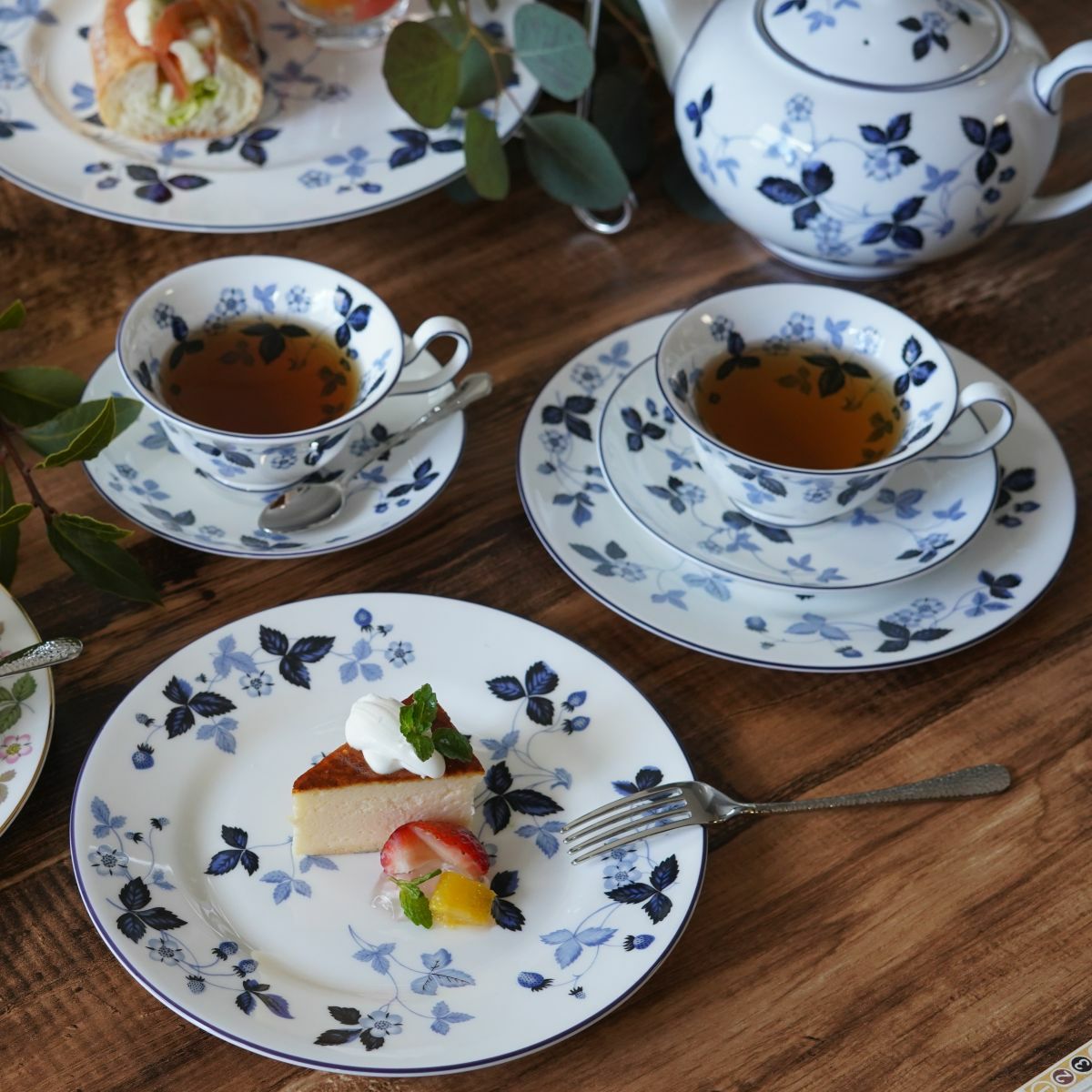 ウェッジウッド（Wedgwood） ストロベリーインクブルー トリオセット ピオニー